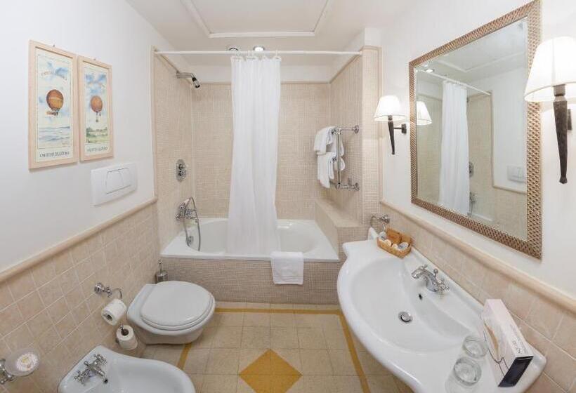 חדר סטנדרט לשלושה, Selva Candida