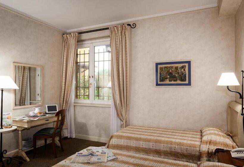 חדר סטנדרט לשלושה, Selva Candida