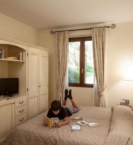 חדר סטנדרט לארבעה, Selva Candida