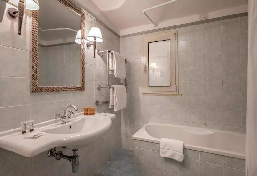 اتاق اکونومی, Selva Candida