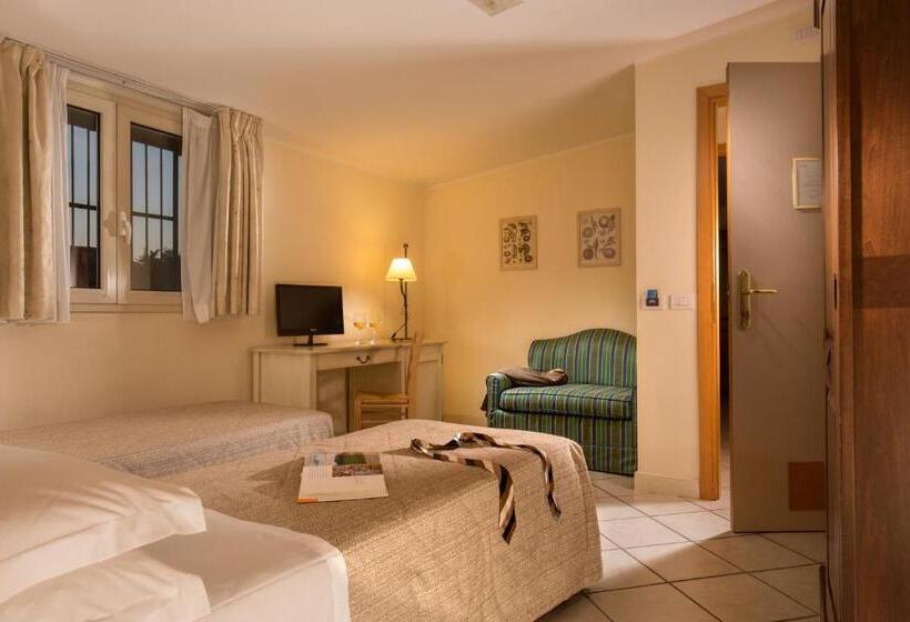 חדר אקונומי, Selva Candida