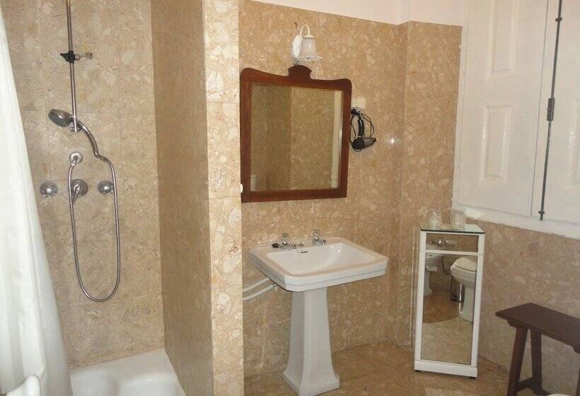 اتاق استاندارد یک نفره, Solar De Monfalim