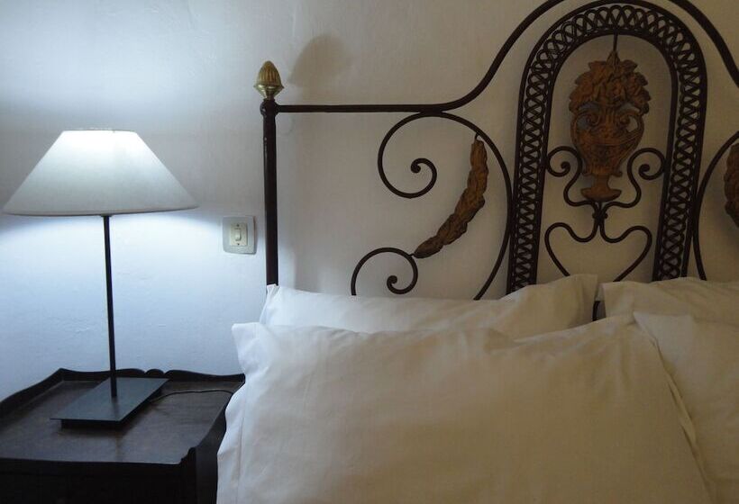 اتاق استاندارد یک نفره, Solar De Monfalim