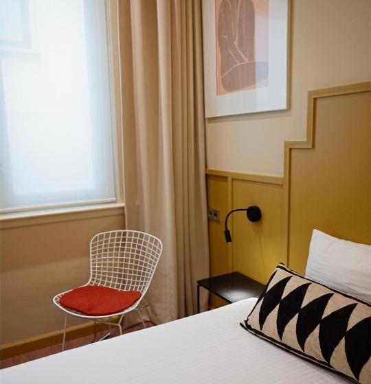 غرفة قياسية, The Times