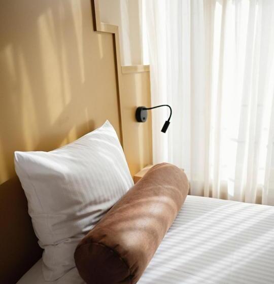 غرفة قياسية, The Times