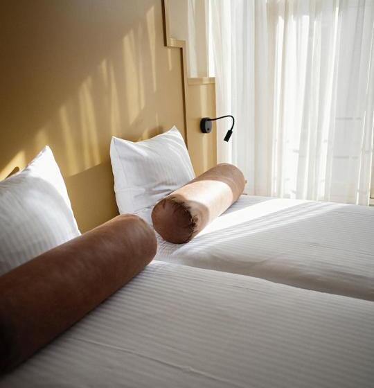 غرفة قياسية, The Times