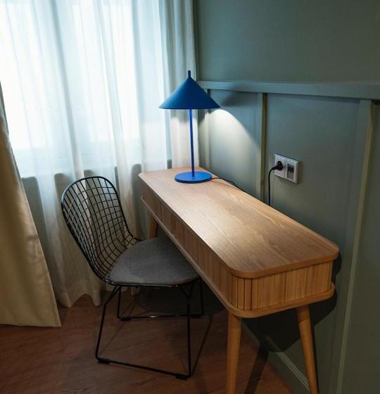 غرفة قياسية, The Times