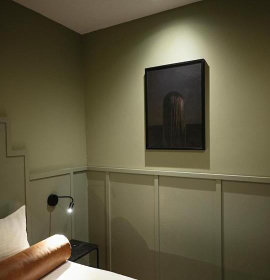 غرفة قياسية, The Times