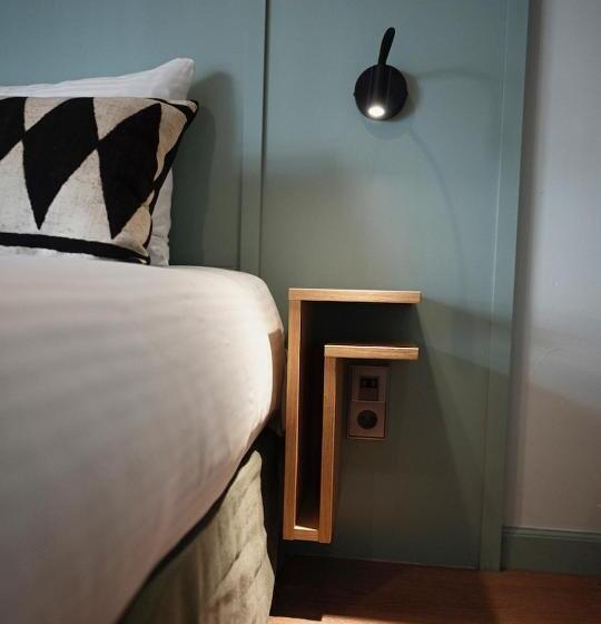 غرفة قياسية ذات إطلالة, The Times