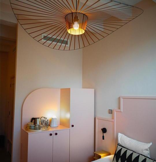 غرفة قياسية ذات إطلالة, The Times