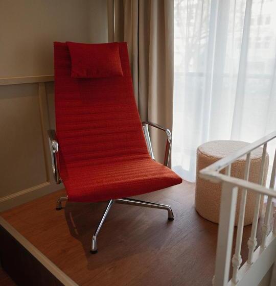 غرفة ديلوكس رباعية, The Times