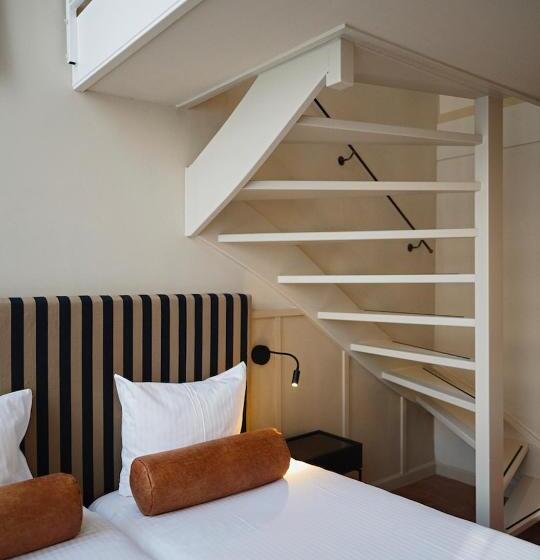 غرفة ديلوكس رباعية, The Times