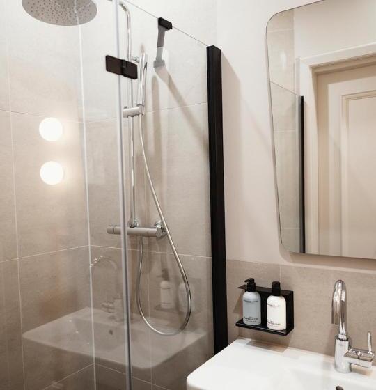 غرفة ديلوكس رباعية, The Times