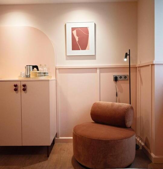 غرفة قياسية, The Times