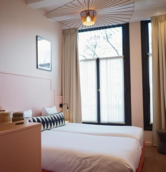 غرفة قياسية ذات إطلالة, The Times