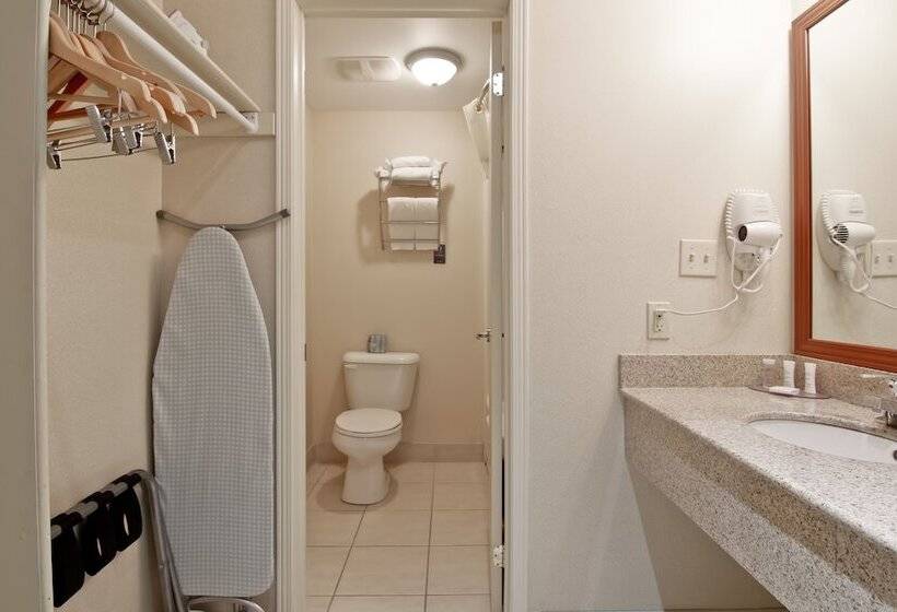 غرفه قياسيه سريرين مزدوجين, Travelodge By Wyndham Trenton