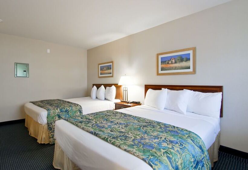 Номер Стандарт 2 Двуспальные Кровати, Travelodge By Wyndham Trenton