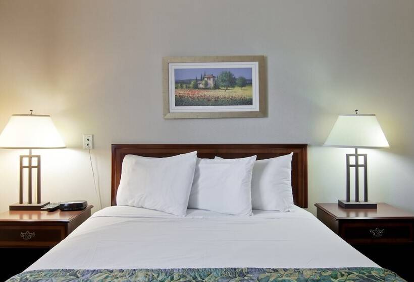 Люкс, Travelodge By Wyndham Trenton