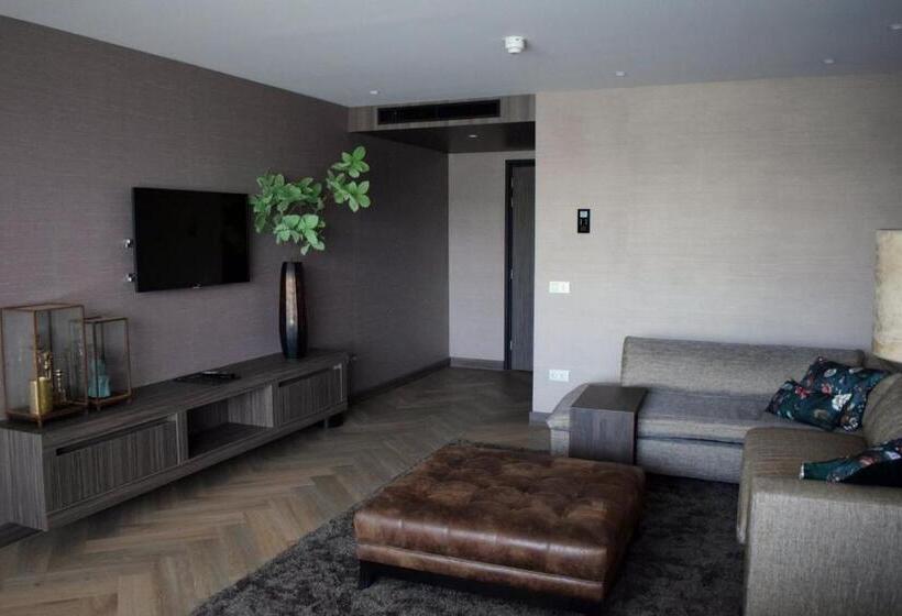 סוויטה, Van Der Valk Hotel Hengelo