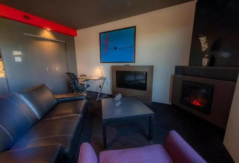 سوییت پرستیژ, Grand Times Hotel – Aeroport De Quebec