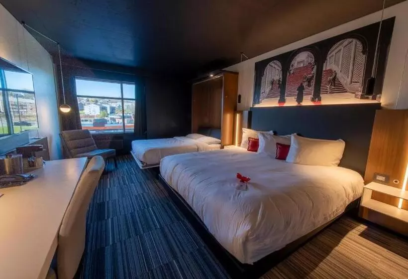 اتاق سوپریور با تخت بزرگ, Grand Times Hotel – Aeroport De Quebec