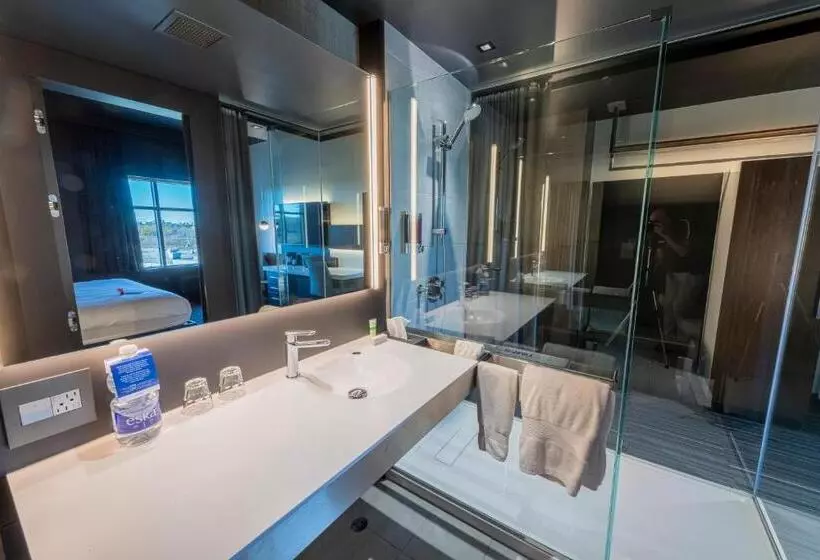 اتاق سوپریور چهار تخته, Grand Times Hotel – Aeroport De Quebec