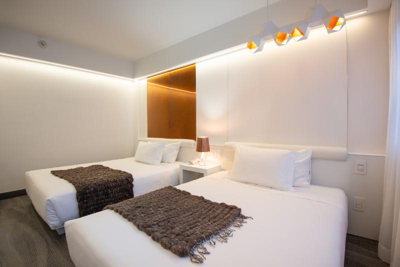 חדר סופריור, 45 By Director