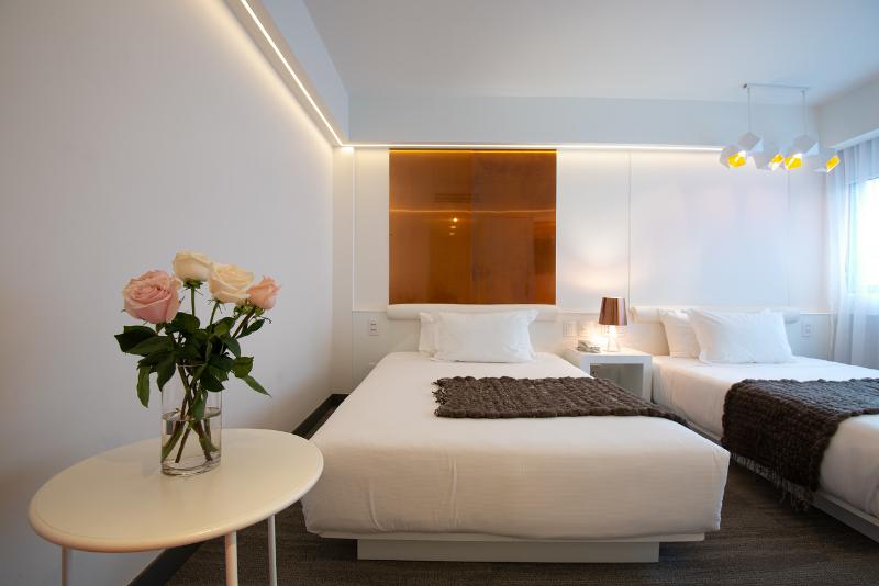 חדר סופריור, 45 By Director