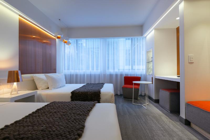 חדר סופריור, 45 By Director