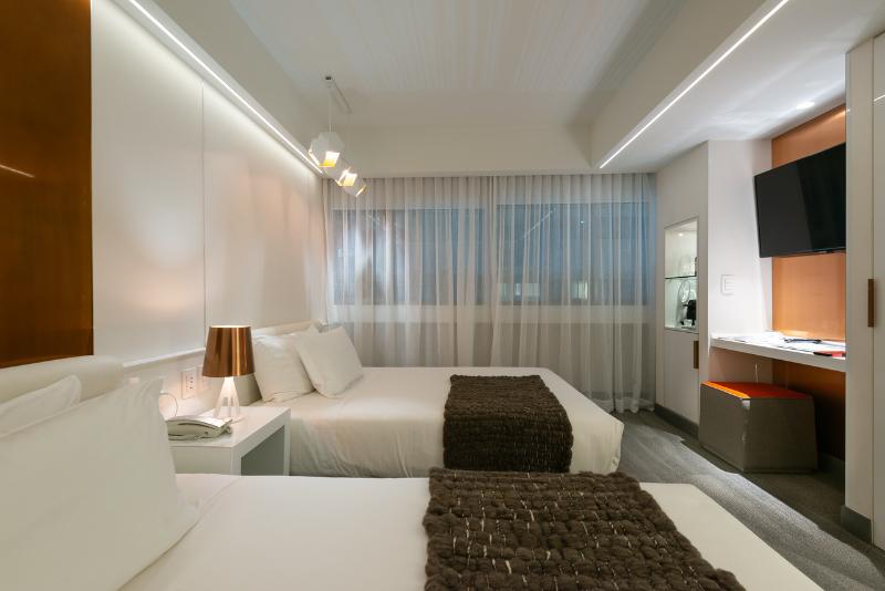 חדר סופריור, 45 By Director