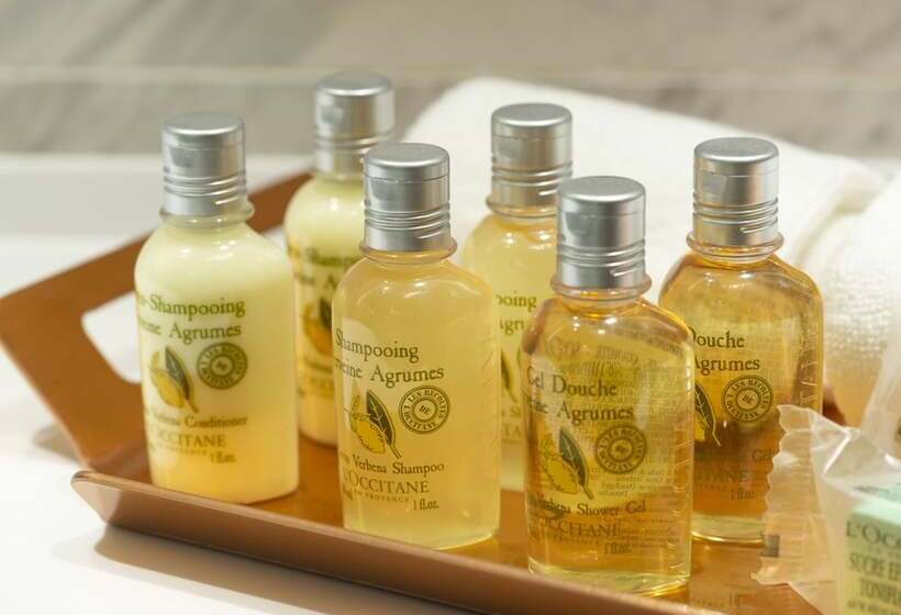 חדר סופריור, 45 By Director