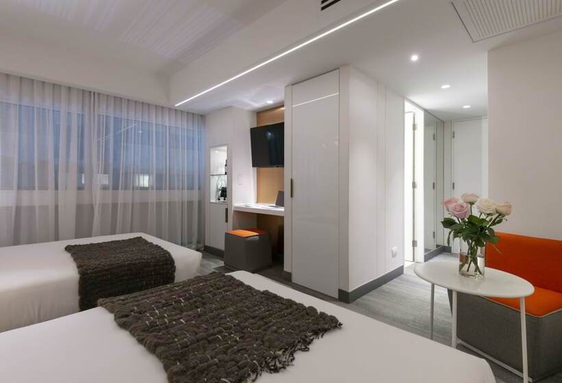 חדר סופריור, 45 By Director