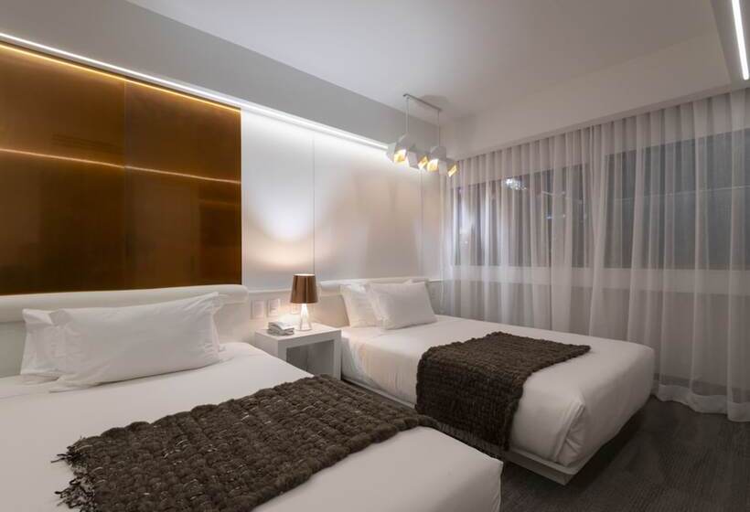 חדר סופריור, 45 By Director