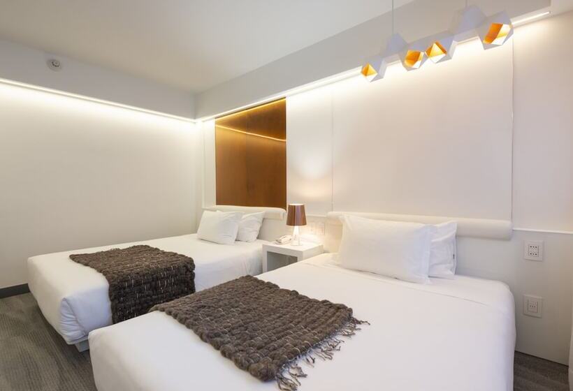 חדר סופריור, 45 By Director