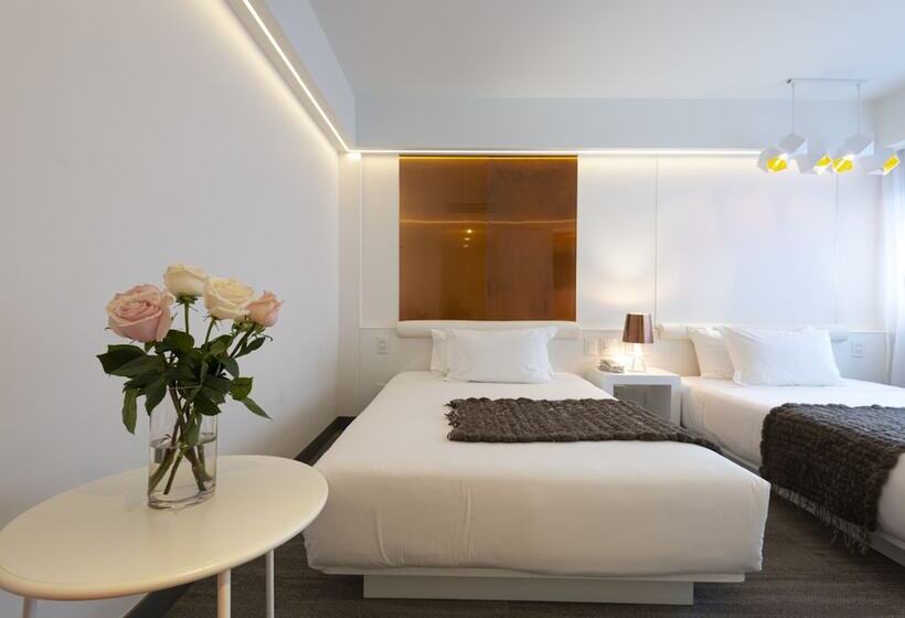 חדר סופריור, 45 By Director