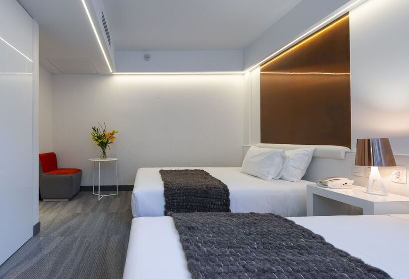 חדר סופריור, 45 By Director