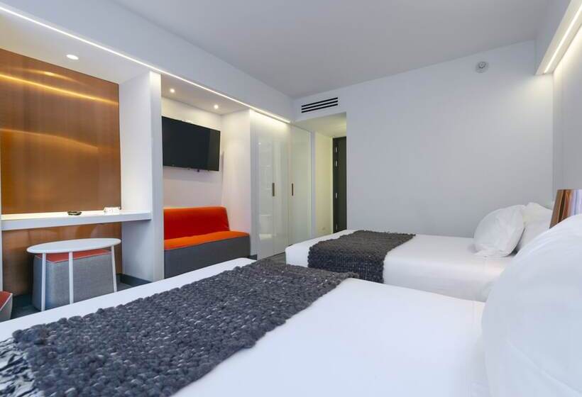 חדר סופריור, 45 By Director