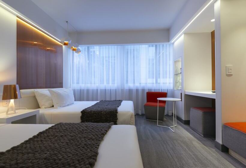 חדר סופריור, 45 By Director