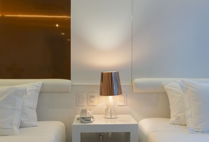 חדר סופריור, 45 By Director