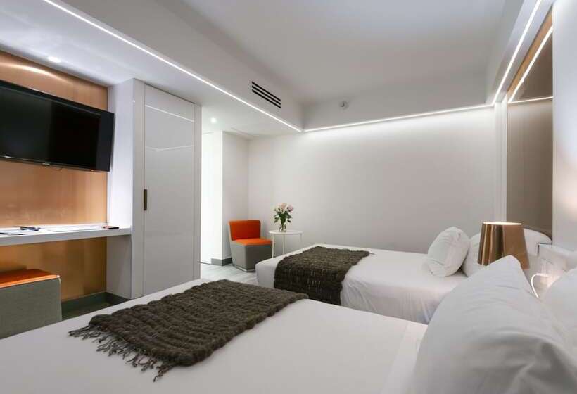 חדר סופריור, 45 By Director