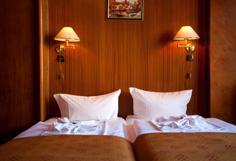 اتاق خانوادگی, Aster An Der Messe