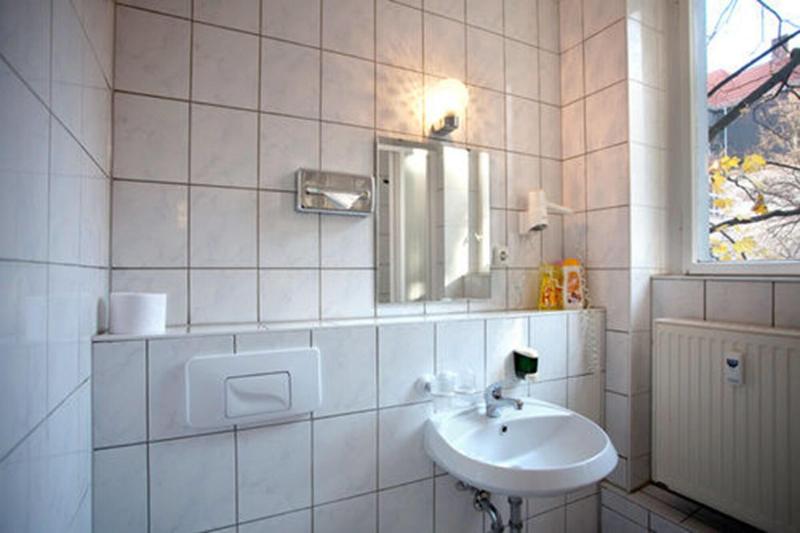 اتاق استاندارد یک نفره, Aster An Der Messe