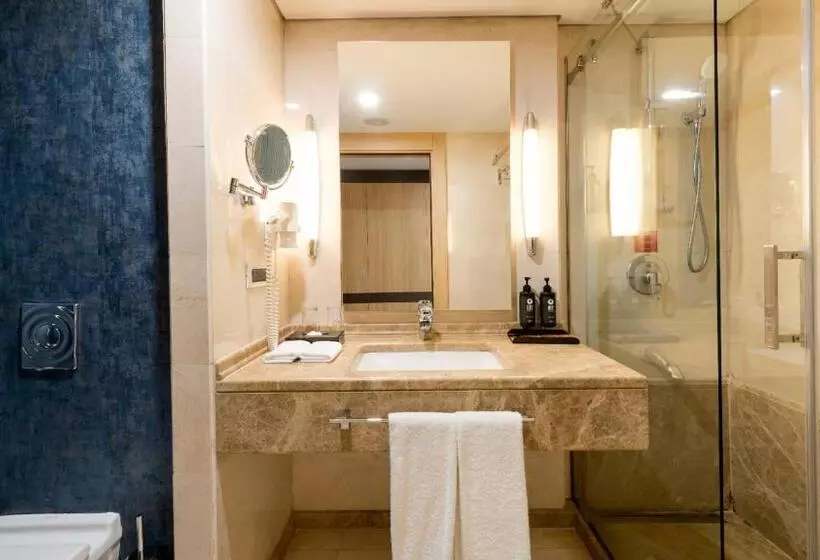 スーペリアールーム, Ramada Plaza By Wyndham Istanbul City Center