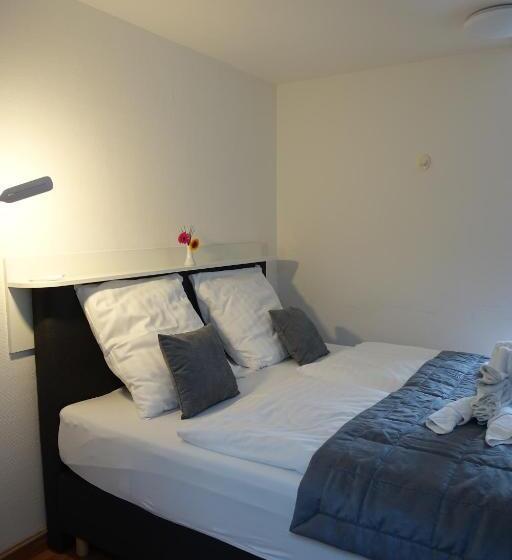 スタンダードルーム, Stern