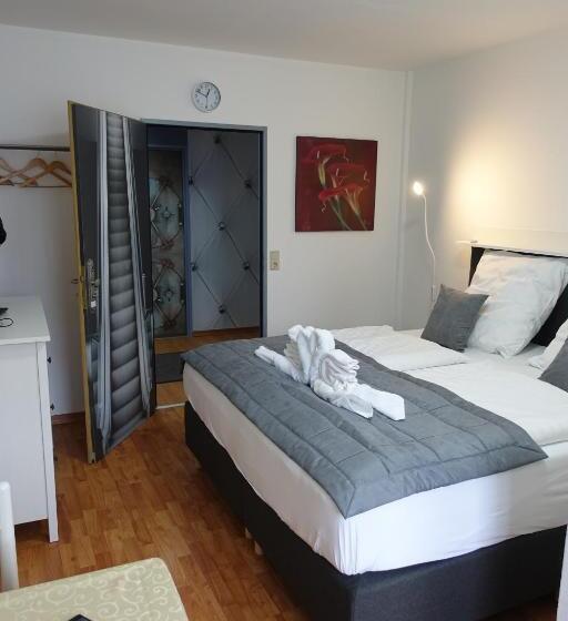 スタンダードルーム, Stern