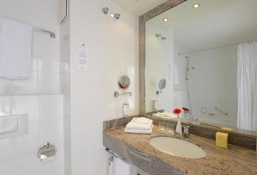 Номер Стандарт, The Monarch