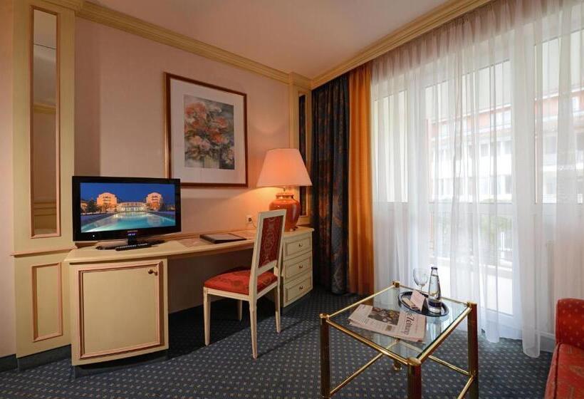 スーペリアシングルルーム, The Monarch