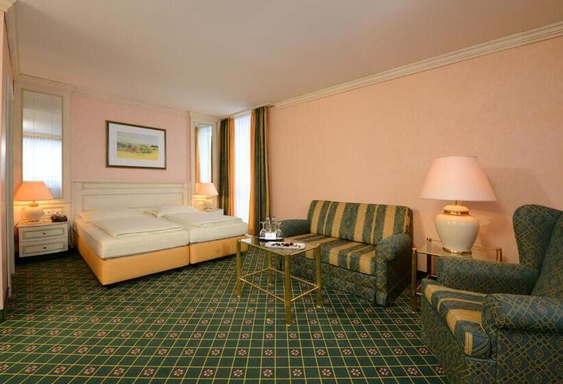 スーペリアールーム, The Monarch