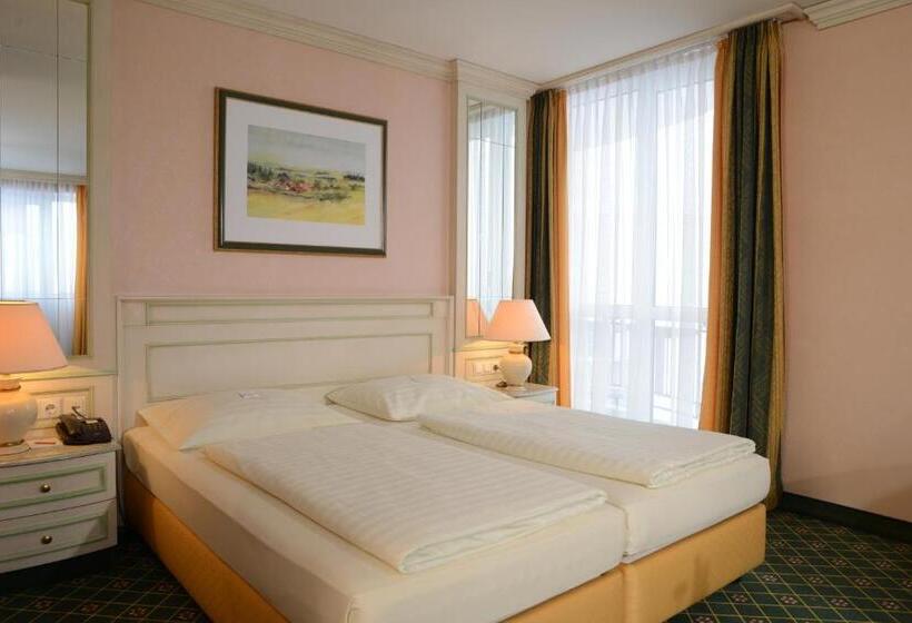 スーペリアールーム, The Monarch