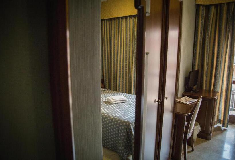 اتاق اکونومی, Accursio